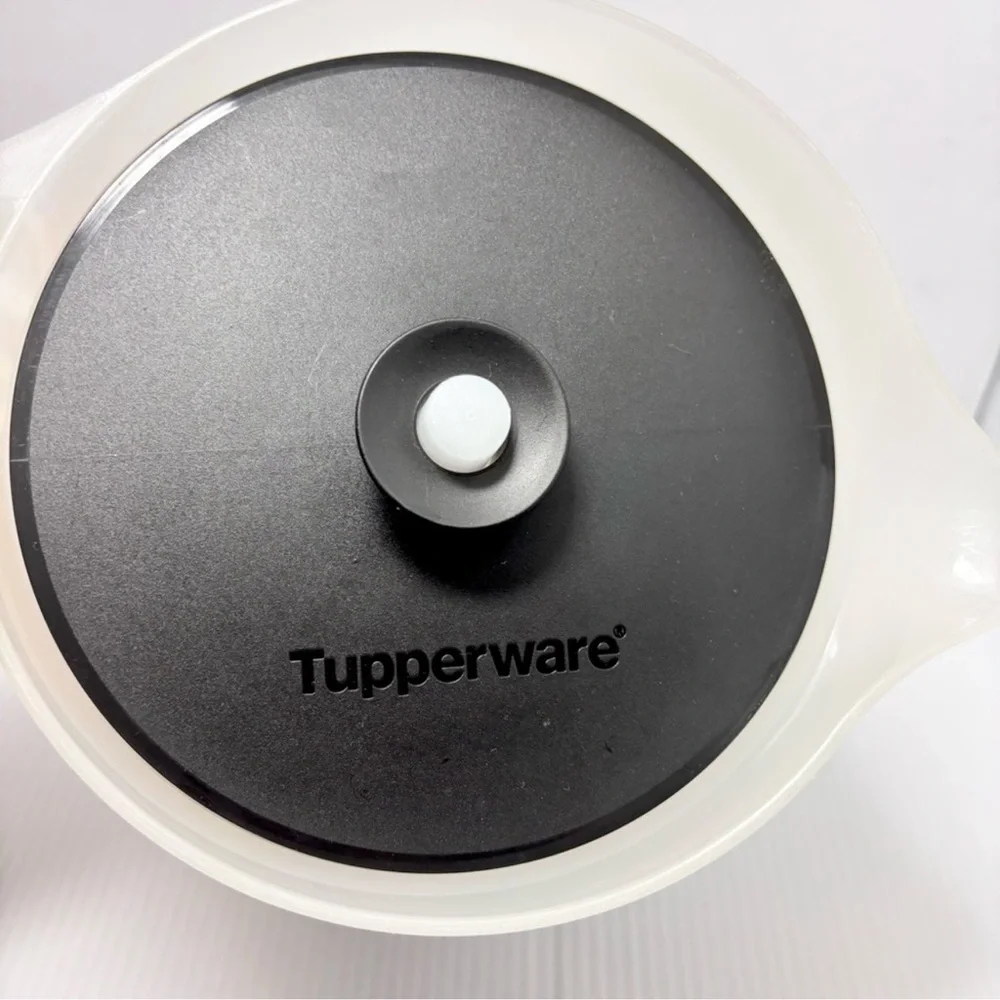 Tupperware Pitcher‎ 2 Quart Push Button with Infuser Deco Vibe Black